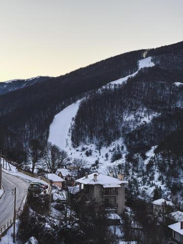“White Mountain”, Pisoderi in Pisoderi