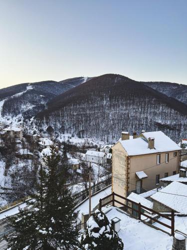 “White Mountain”, Pisoderi in Pisoderi