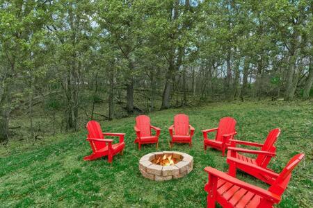 Harpers Ferry Cabin w Hot Tub, Huge Deck, Firepit, & WiFi!