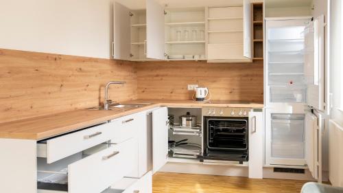 Henrys Sleeping am Augsburger Eiskanal in Augsburg