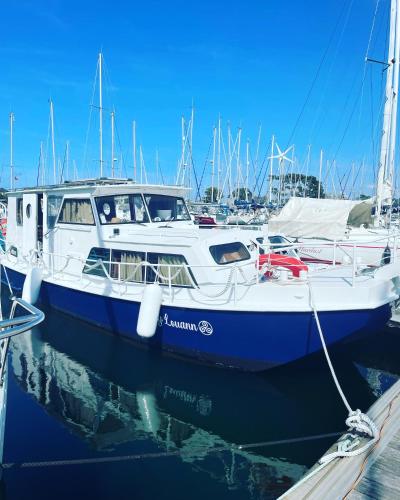 Bateau à quai, logement atypique chaleureux - Hôtel - Perros-Guirec