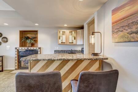 AC 2960sqft MountainViews FirePit Basketball WD near Will Rogers Shrine of the Sun