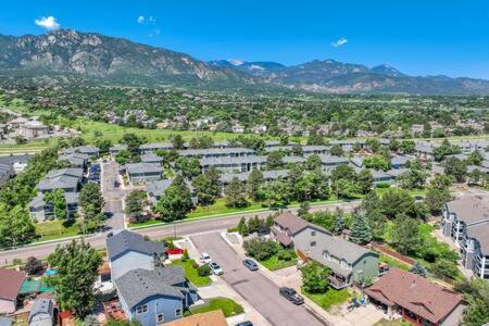 AC 2960sqft MountainViews FirePit Basketball WD near Will Rogers Shrine of the Sun