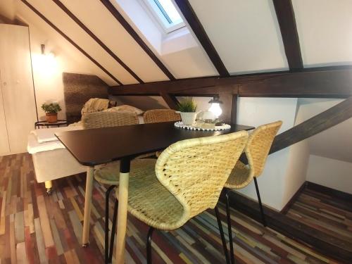 1 double bed, 2 twin beds