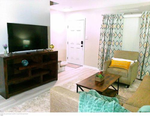 Liberty Towne - Promotes Comfort and Inviting Atmosphere - Perfect for short-term or long-term stays in Fayetteville, USA