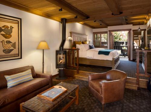 Book the Deluxe King Room Deluxe King Room