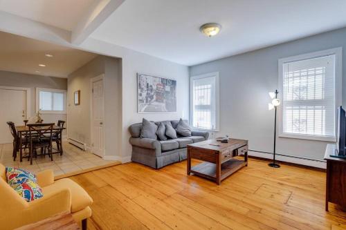 NEW! Boston Condo Near MBTA, 3Mi to Fenway! U1 in Boston, USA