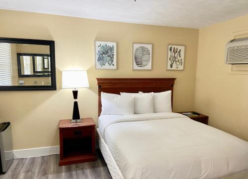 Elk Rapids Lakeshore Inn