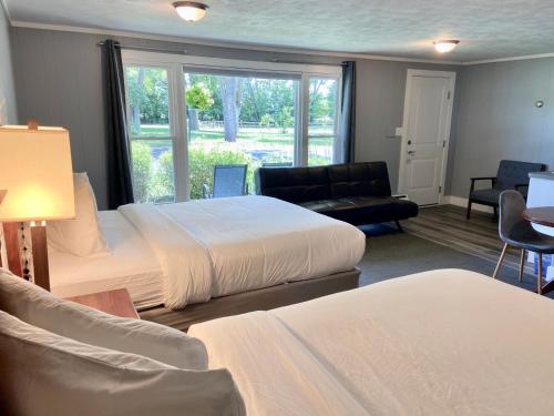 Elk Rapids Lakeshore Inn