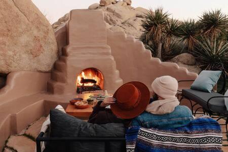 Hot Tub Boulders Art-Infused Adobe- Stella in Yucca Valley, USA