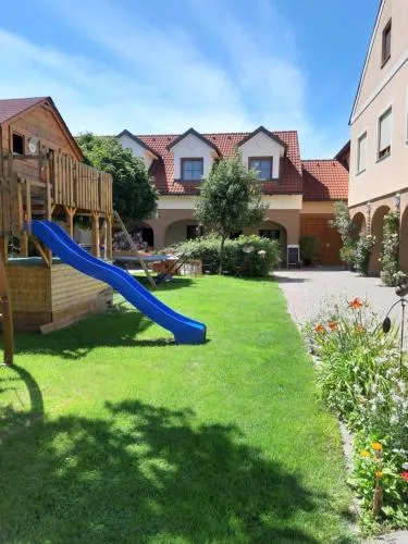 Am Arkadenhof in Deutsch Haslau, Österreich