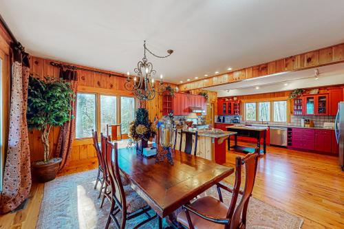 Rocky Top Retreat in แซฟไฟร์ (NC)