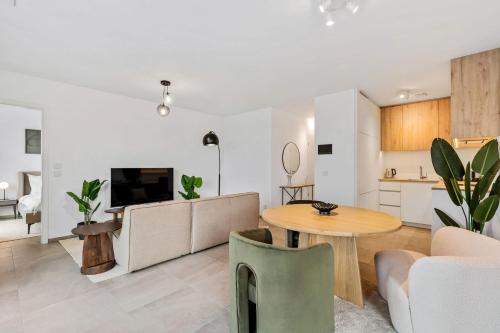Luxurious 1-BR Apt in Gasperich Luxembourg - image 2