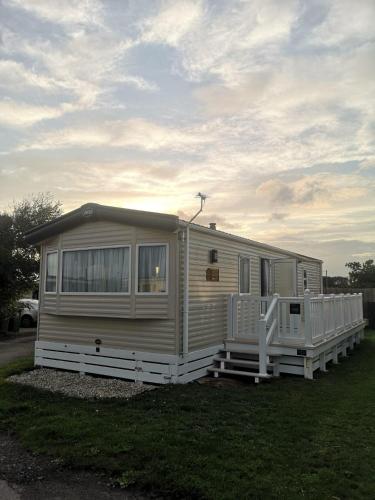 Lovely Caravan With Decking At Solent Breeze In Hampshire Ref 38195sb