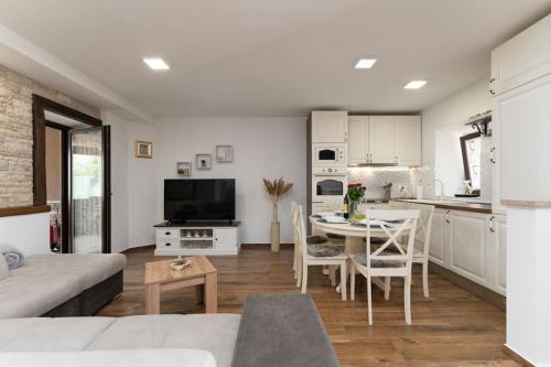 Villa Stonehouse by Briskva in Čepljani