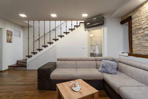 Villa Stonehouse by Briskva in Čepljani