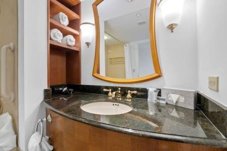 2BR 3BA Ocean Front condo on the Boardwalk CozySuites - image 12