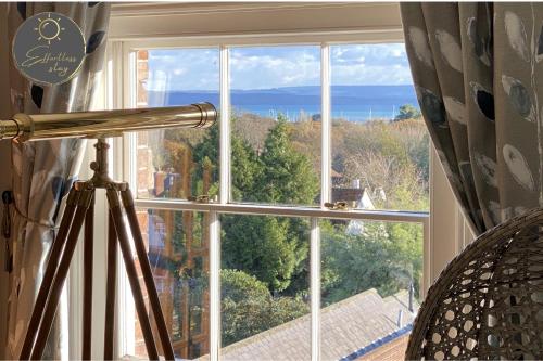 Leeward House -Amazing Sea Views, Parking,High Street Location, WiFi, Hampshire