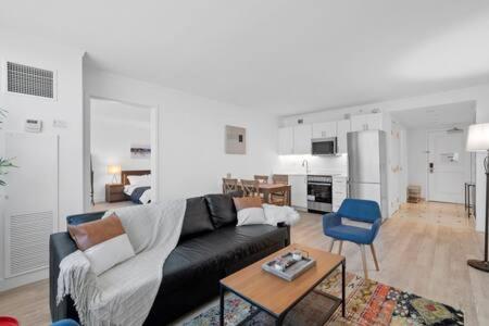 Huge 2BR 3BA Ocean Front Condo on the Boardwalk by CozySuites - image 10