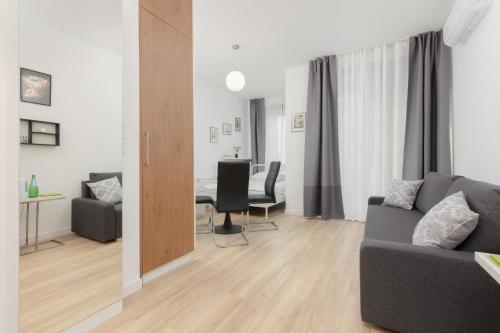Sarmacka 23 - studio close to Medicover and Paley, Warsaw