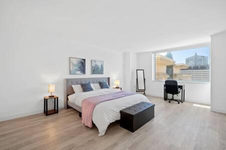 CozySuites at Showboat Bold 2BR 3BA Beachfront