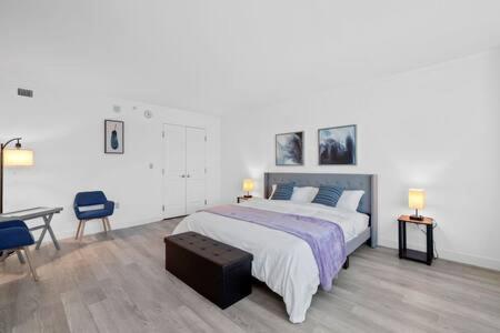 CozySuites at Showboat Bold 2BR 3BA Beachfront Retreat - image 10