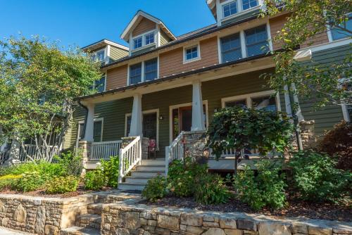 Hatton House - 3 Bedroom, 2.5 Bathroom in Black Mountain, USA