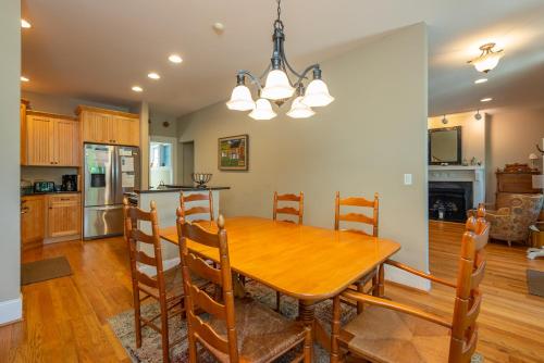 Hatton House - 3 Bedroom, 2.5 Bathroom in Black Mountain, USA