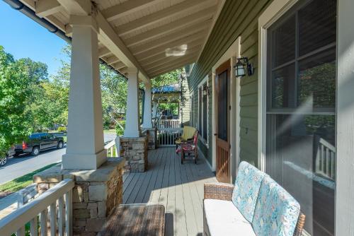 Hatton House - 3 Bedroom, 2.5 Bathroom in Black Mountain, USA