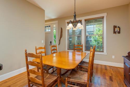 Hatton House - 3 Bedroom, 2.5 Bathroom in Black Mountain, USA