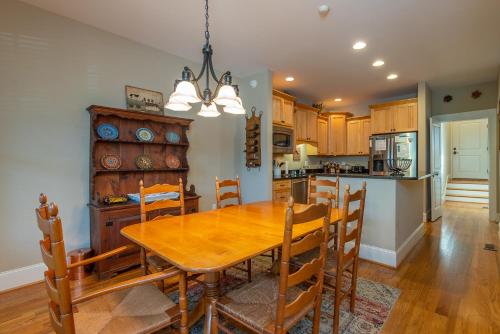 Hatton House - 3 Bedroom, 2.5 Bathroom in Black Mountain, USA
