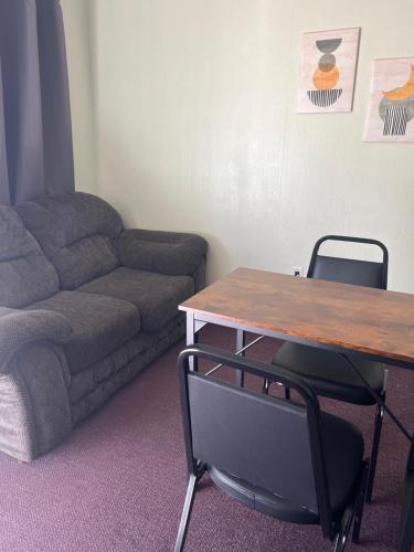 Mid-town Motel - image 3