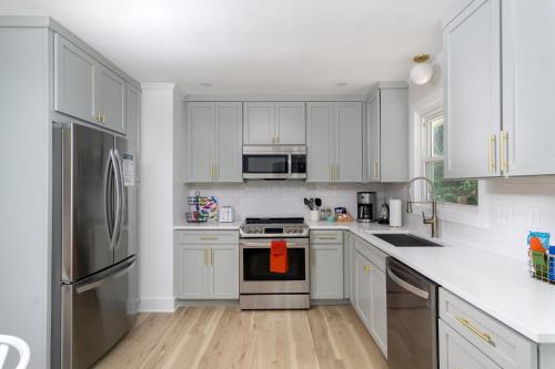 Cottontail Cottage Pet-friendly, Fire Pit & 10 Min. to Downtown AVL! in Asheville, USA