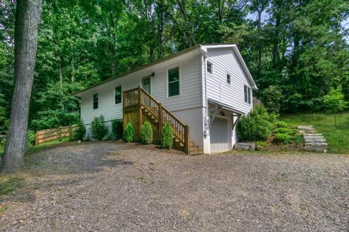 Cottontail Cottage Pet-friendly, Fire Pit & 10 Min. to Downtown AVL! in Asheville, USA
