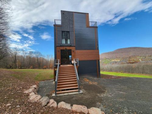 Modern Mountain House In Catskill Mountains NY with Hot Tub on the Roof