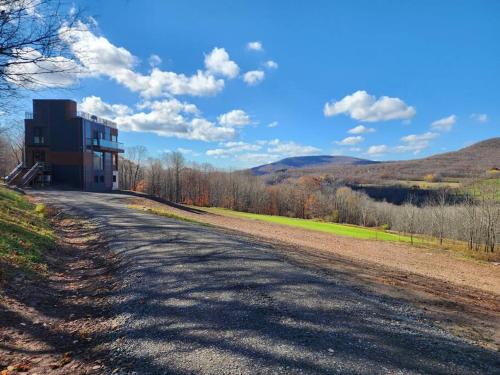 Modern Mountain House In Catskill Mountains NY with Hot Tub on the Roof