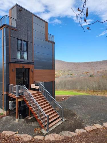Modern Mountain House In Catskill Mountains NY with Hot Tub on the Roof
