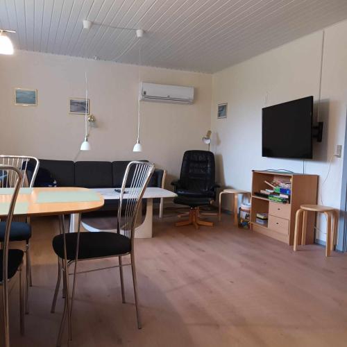 ห้องส่วนกลางสำหรับนั่งเล่น/ดูทีวี, Villa in Brande in บรังเดอ