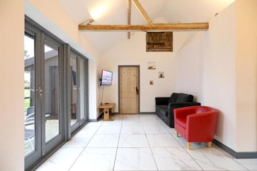 設施, Cozy Farm Stay in Norfolk w Parking in 科寧勒福德