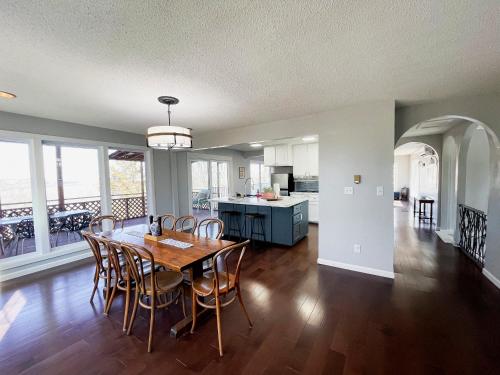Finn's Hideaway -Modern family river home in คีโอคุก (IA)