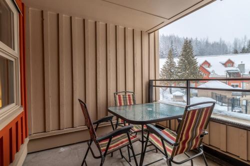 Creekside Slopeside 1BR with pool, hot tub, BBQ in Whistler, Canada