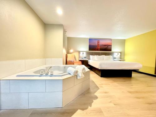 King Suite with Spa Bath