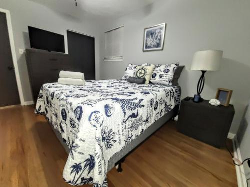 3-BR Home 3 mins to Airport + 11 mins to Beach in Norfolk, USA