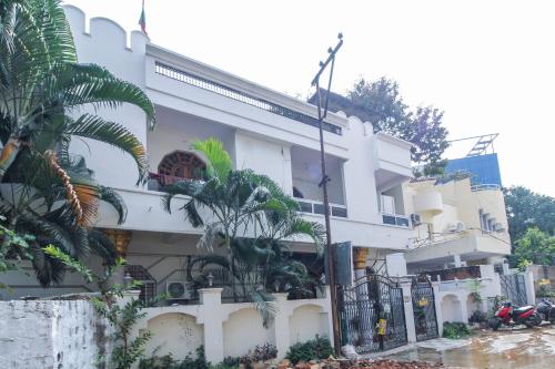 OYO Flagship R-Residency Near Birla Mandir Hyderabad