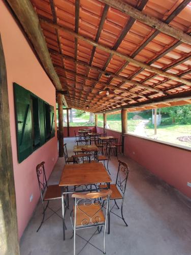 Chalé 6 com vista para o lago (Chale 6 com vista para o lago) in São Lourenço Da Serra