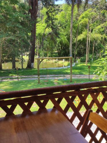 Chalé 6 com vista para o lago (Chale 6 com vista para o lago) in São Lourenço Da Serra
