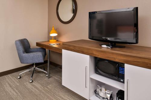 Hampton Inn Emporia - image 13