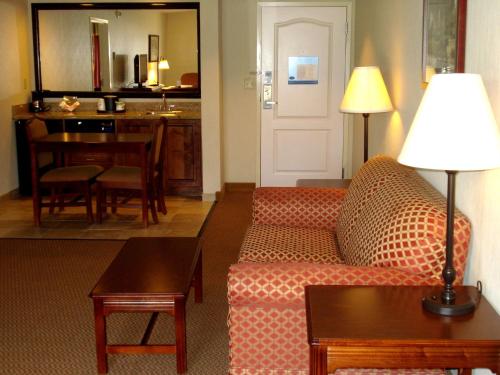 Hampton Inn Emporia - image 8