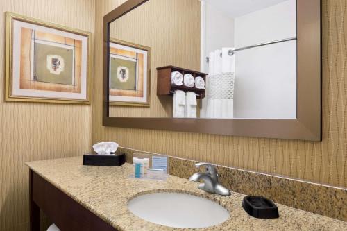 Hampton Inn Findlay - image 7