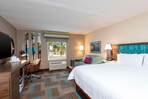 Hampton Inn & Suites Fort Myers-Colonial Boulevard